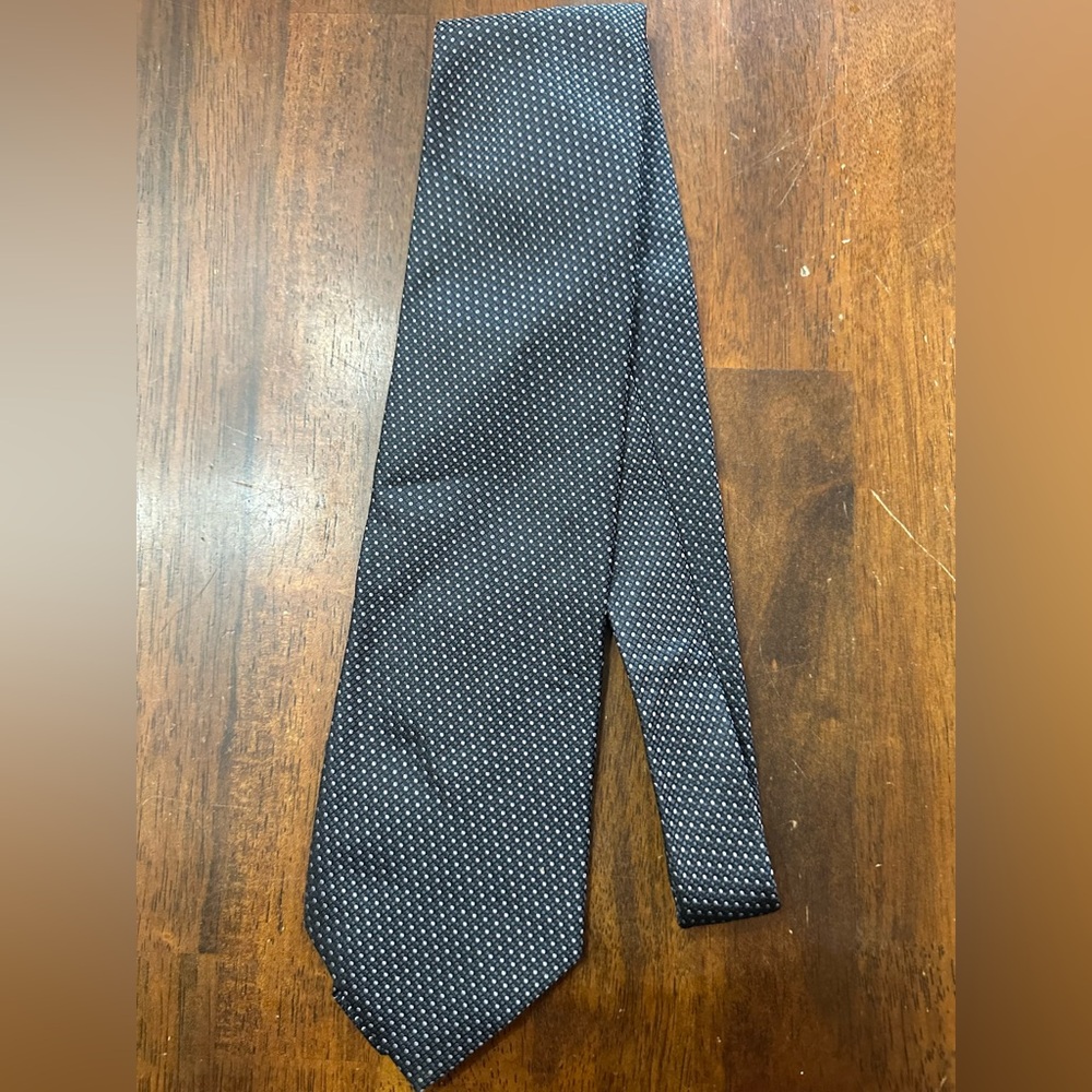 Kenneth Cole reaction handmade silk geometric
Tie